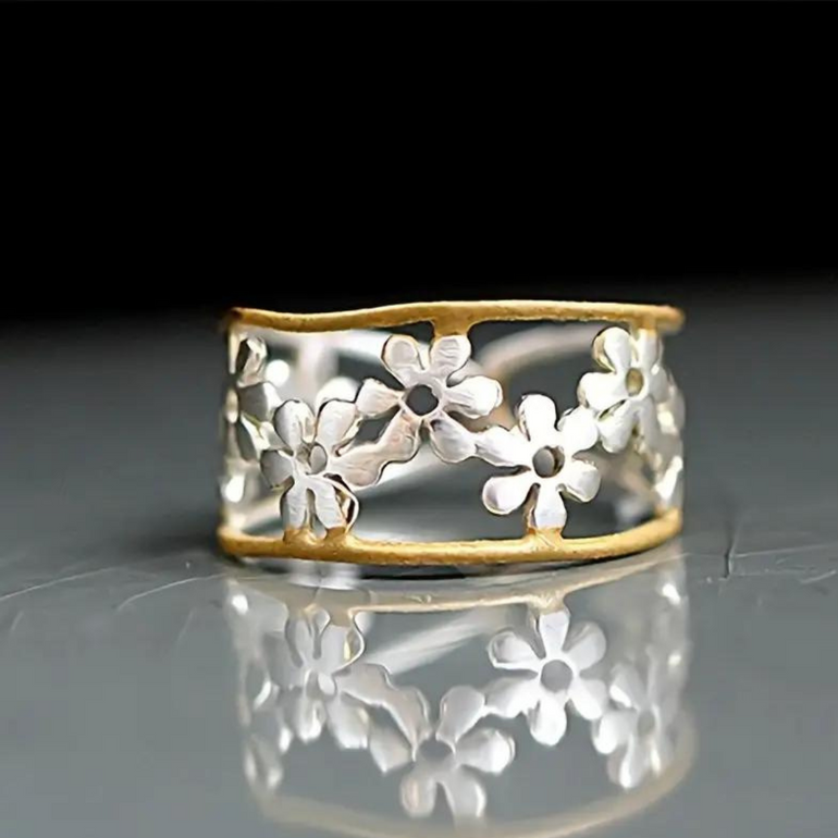 Daisy Ring - Oreja Linda