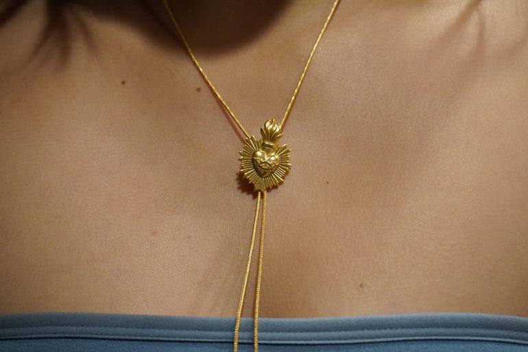 Corazon de Fuego Bolo Tie - Oreja Linda