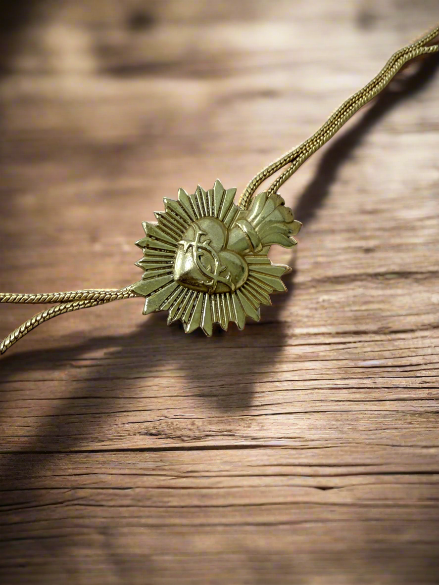 Corazon de Fuego Bolo Tie - Oreja Linda