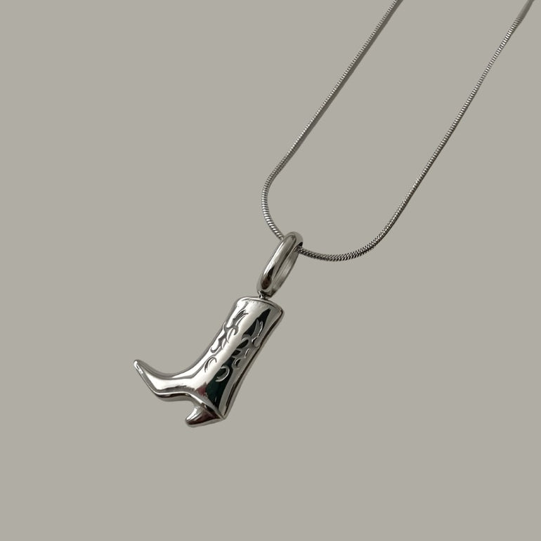 La Bota Necklace - Oreja Linda