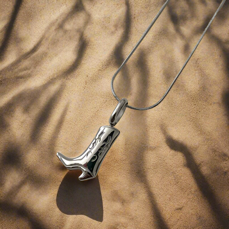 La Bota Necklace - Oreja Linda