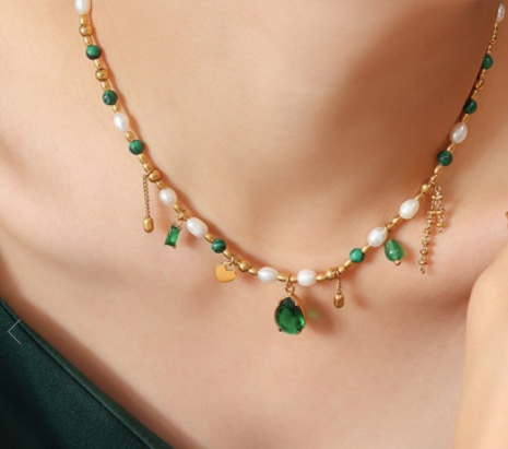 Mujer Guerrera Charm Necklace - Oreja Linda