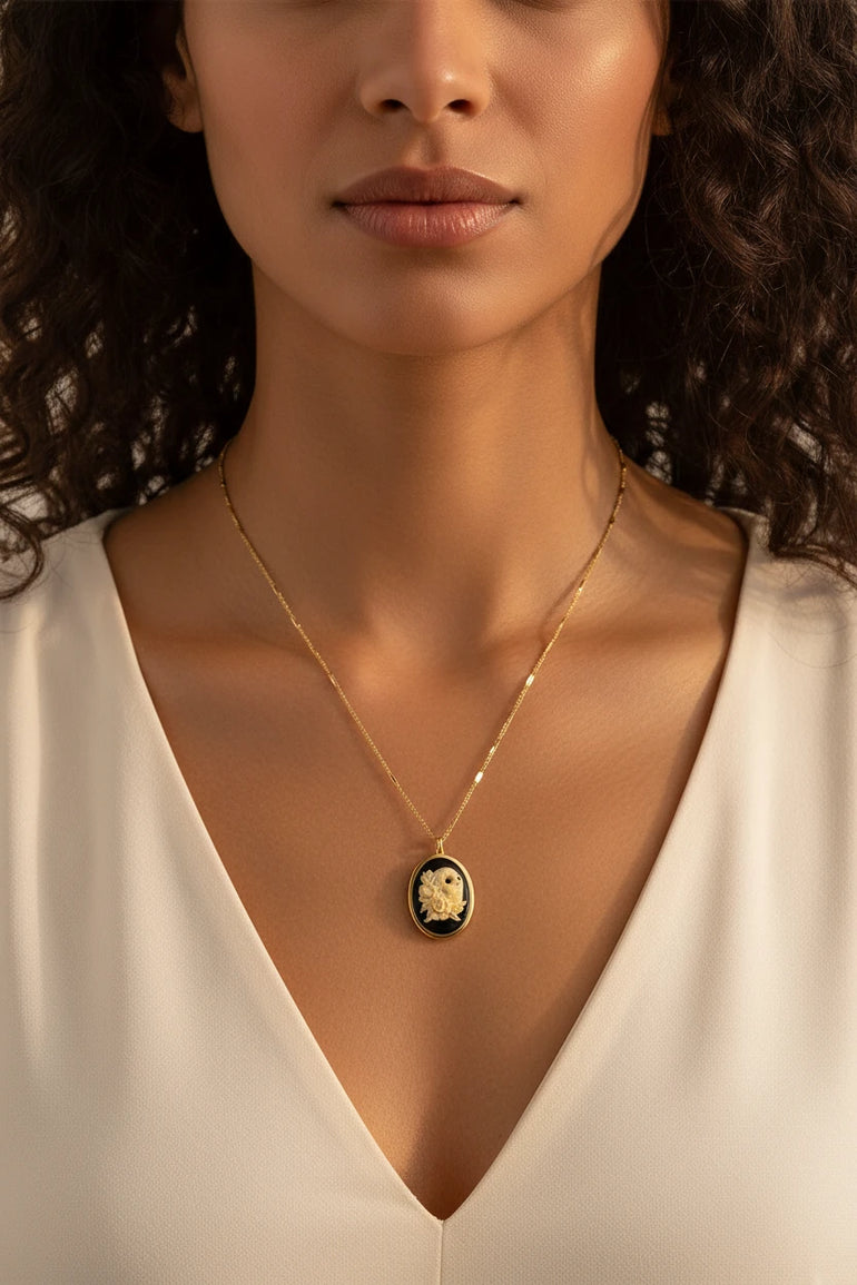 Alma Eterna gold-plated Día de los Muertos skull-and-rose cameo necklace