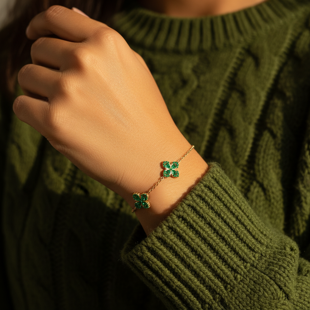 Emerald-green stones for luck + abundance

Gold-plated, hypoallergenic, and tarnish-resistant

Lightweight for everyday wear

The perfect Jefa-approved necklace for layering

A meaningful gift for yourself, your hermana, or your mamá