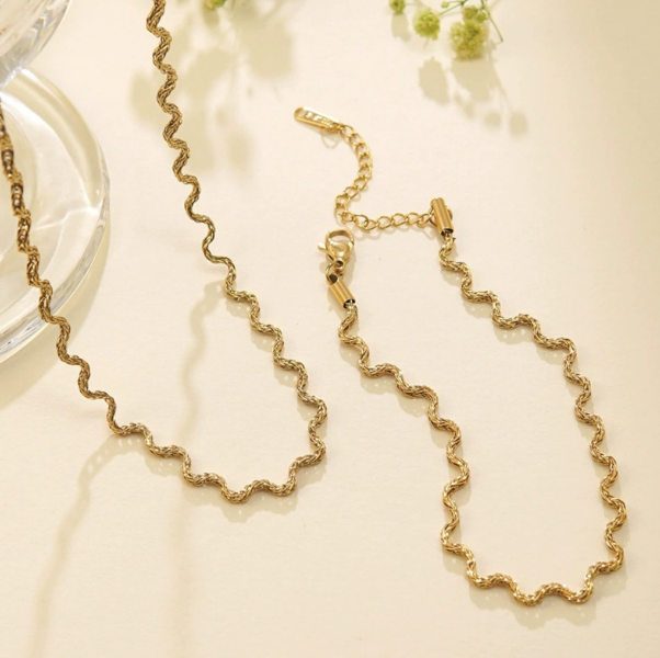 La Apuesta Necklace and Bracelet